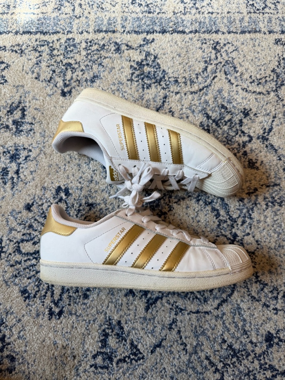 adidas Women's Superstar Sneakers in White and Gold Size 7.5 - Picture 3 of 6